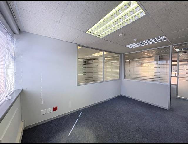 2,428M² OFFICE TO LET IN RANDJESPARK